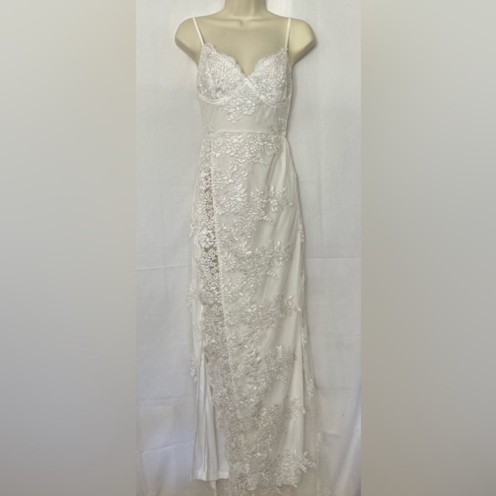 NWOT “A night in Tokyo” fashion nova White Lace Dress